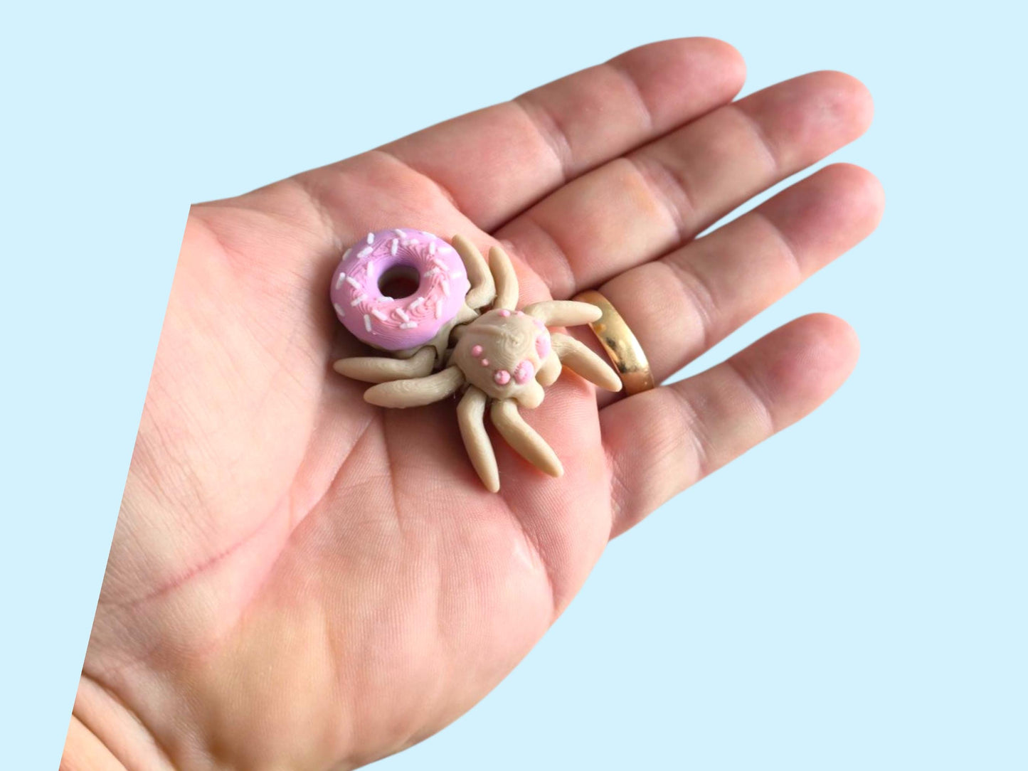 Doughnut Spider – 3D Printed Cute Spider Figurine with Donut Body – Kawaii Creepy-Cute Desk Toy – Funny Gift for Spider Lovers & Collectors