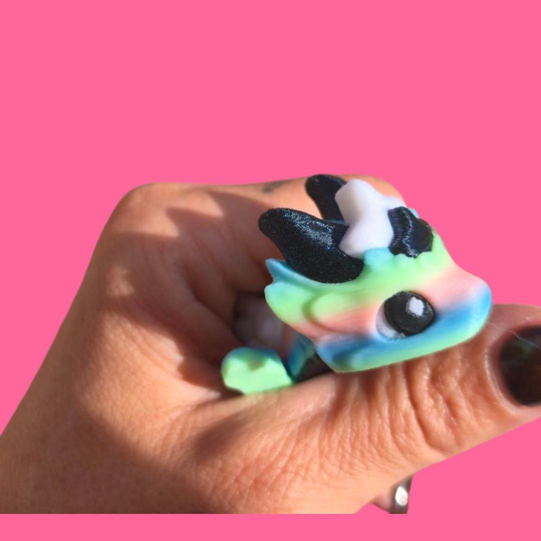 Baby Atria – 3D Printed Fantasy Alien Companion – Cute Sci-Fi Creature Toy – Cosmic Desk Pet – Unique Gift for Space & Mythical Fans