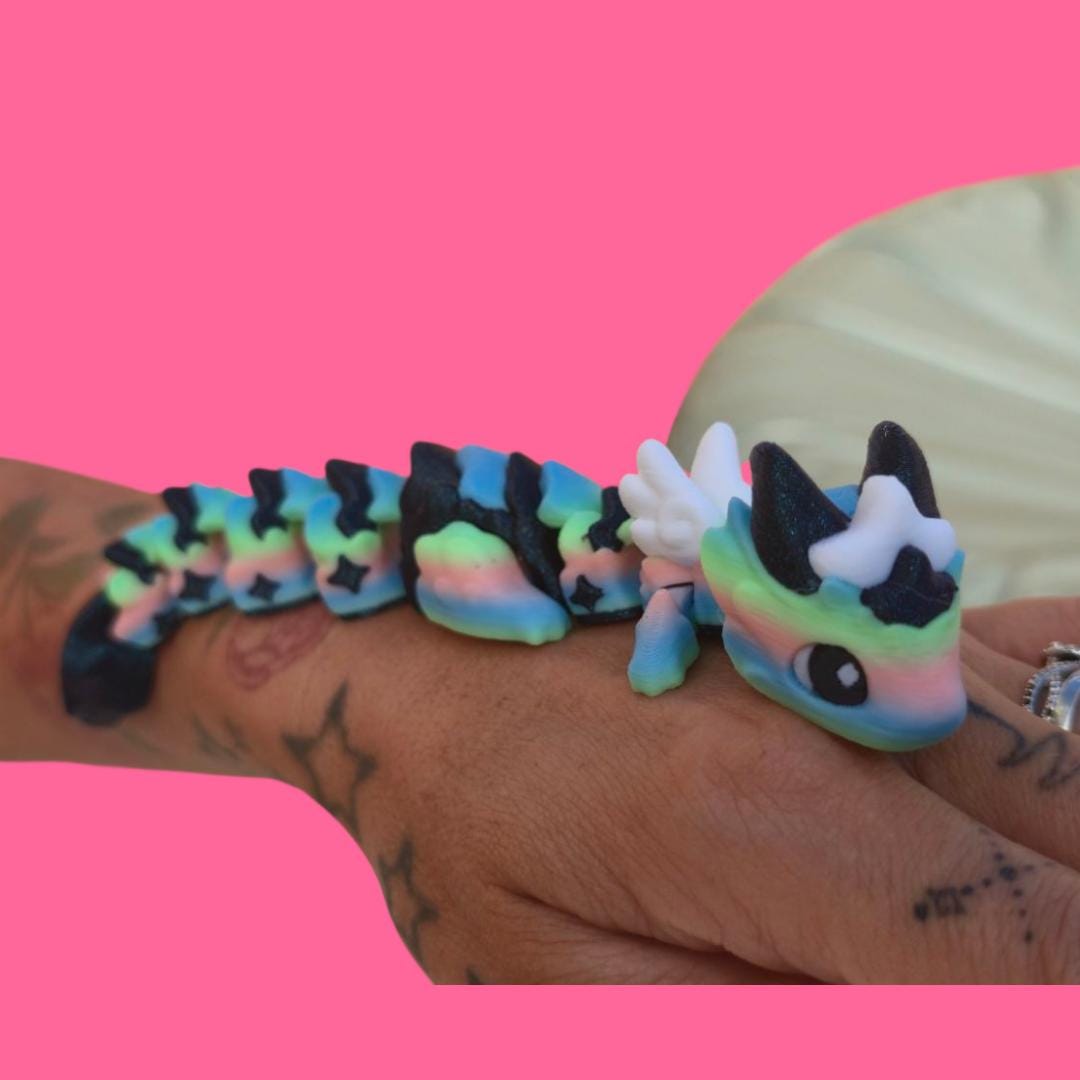Baby Atria – 3D Printed Fantasy Alien Companion – Cute Sci-Fi Creature Toy – Cosmic Desk Pet – Unique Gift for Space & Mythical Fans