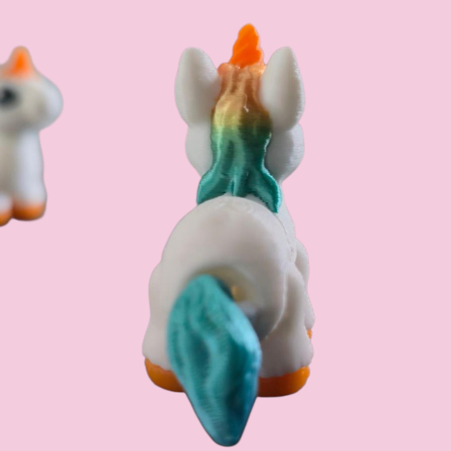 Articulated Unicorn Hatchling – Flexible Baby Unicorn Toy – Fantasy Creature Gift – Poseable Fidget Toy – Cute Desk Companion