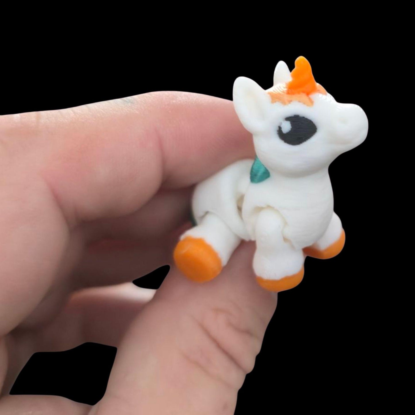Articulated Unicorn Hatchling – Flexible Baby Unicorn Toy – Fantasy Creature Gift – Poseable Fidget Toy – Cute Desk Companion