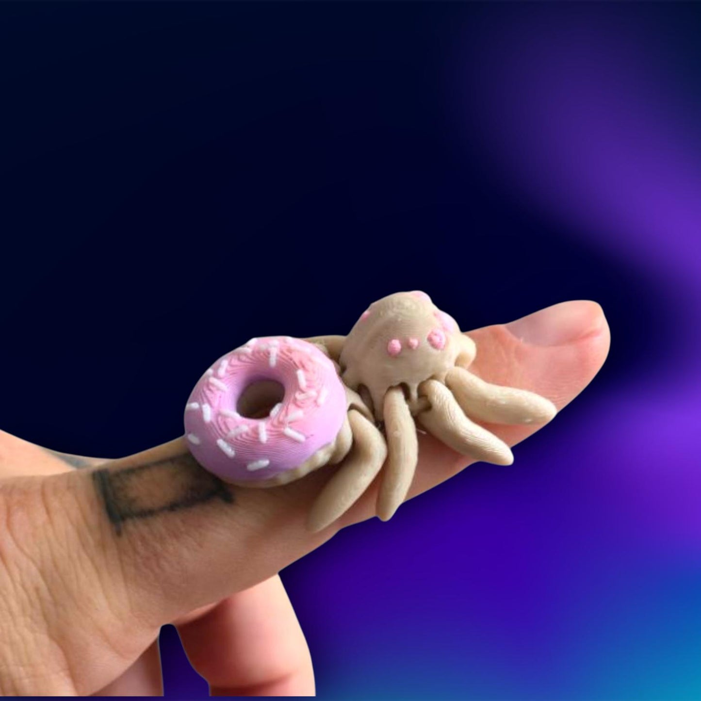 Doughnut Spider – 3D Printed Cute Spider Figurine with Donut Body – Kawaii Creepy-Cute Desk Toy – Funny Gift for Spider Lovers & Collectors