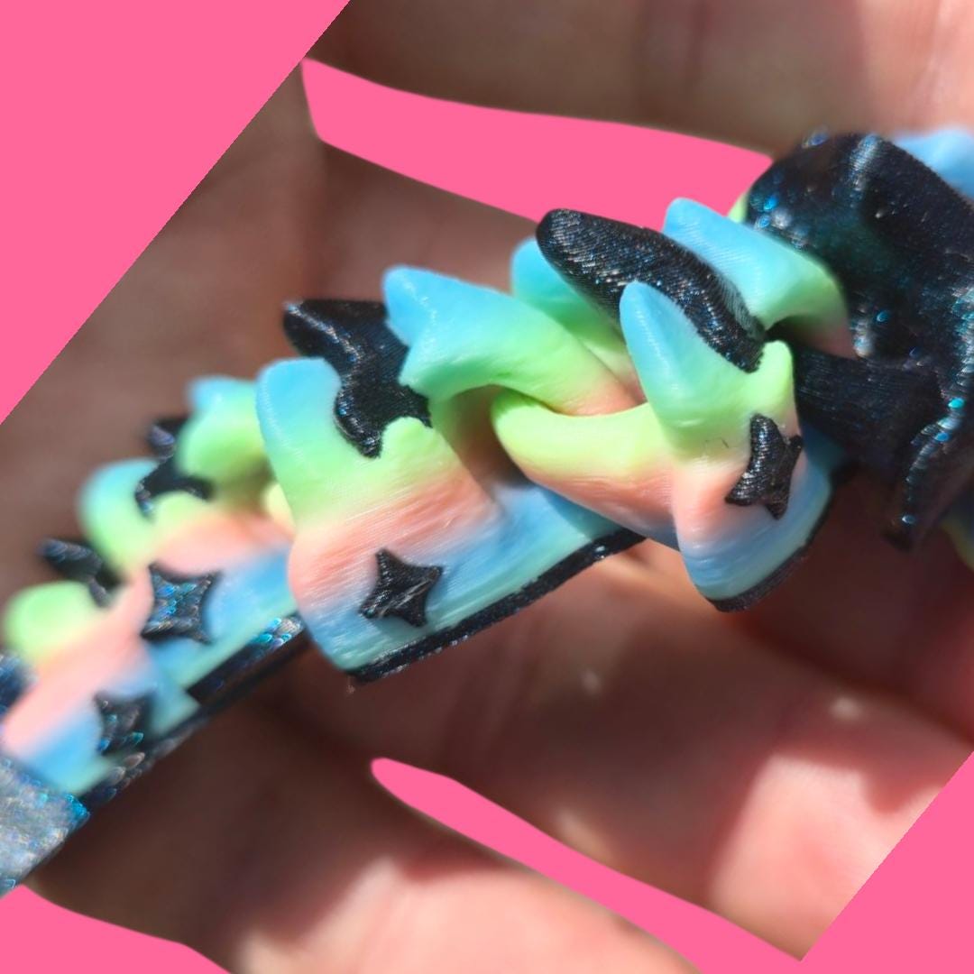Baby Atria – 3D Printed Fantasy Alien Companion – Cute Sci-Fi Creature Toy – Cosmic Desk Pet – Unique Gift for Space & Mythical Fans