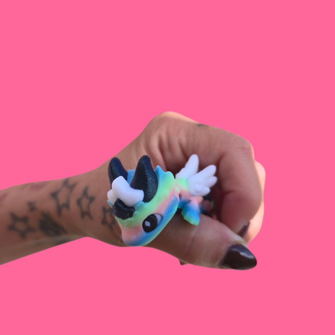 Baby Atria – 3D Printed Fantasy Alien Companion – Cute Sci-Fi Creature Toy – Cosmic Desk Pet – Unique Gift for Space & Mythical Fans