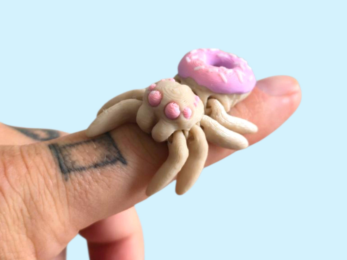Doughnut Spider – 3D Printed Cute Spider Figurine with Donut Body – Kawaii Creepy-Cute Desk Toy – Funny Gift for Spider Lovers & Collectors