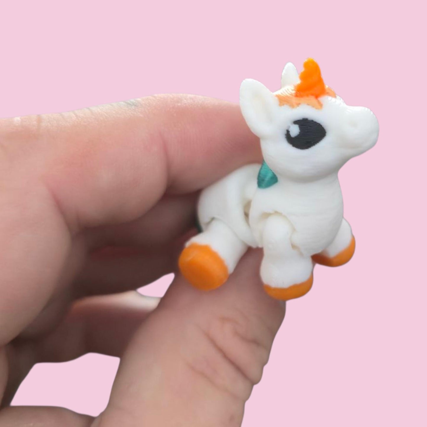 Articulated Unicorn Hatchling – Flexible Baby Unicorn Toy – Fantasy Creature Gift – Poseable Fidget Toy – Cute Desk Companion