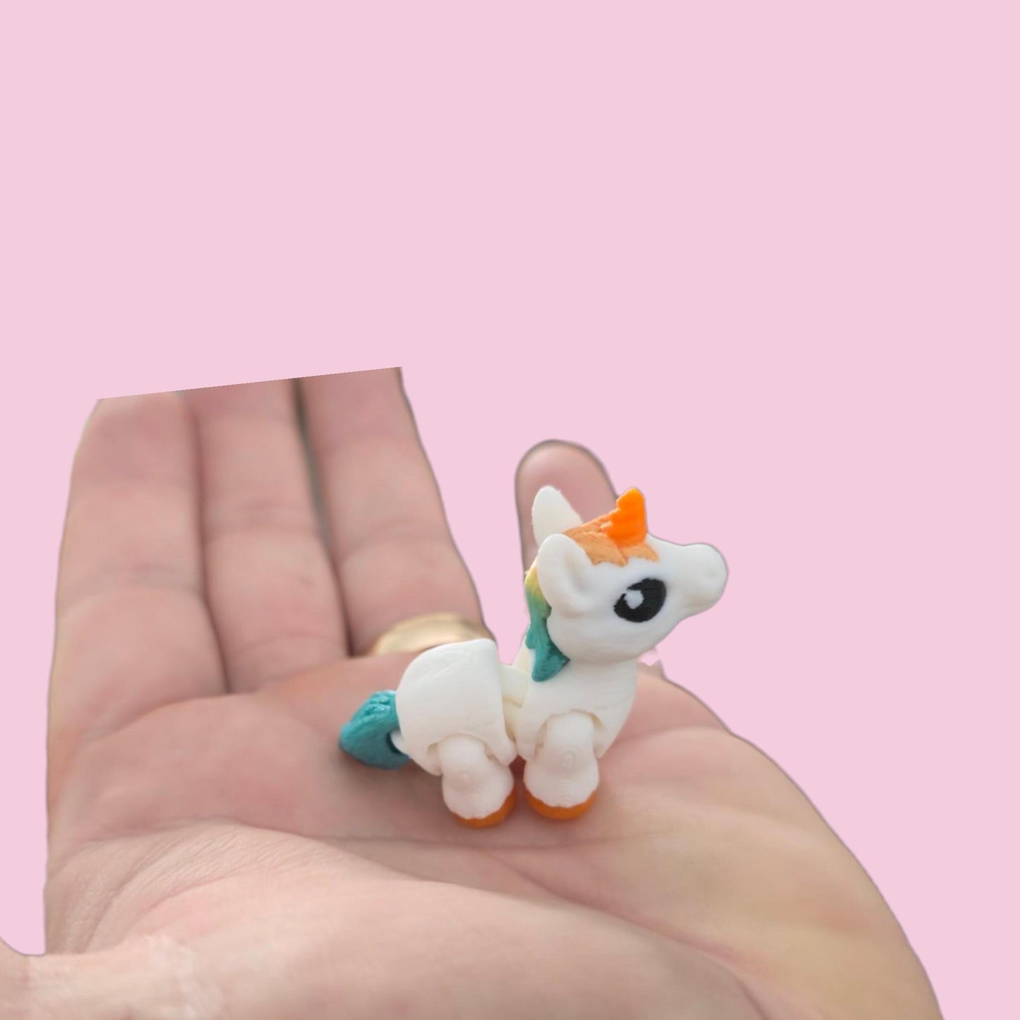 Articulated Unicorn Hatchling – Flexible Baby Unicorn Toy – Fantasy Creature Gift – Poseable Fidget Toy – Cute Desk Companion