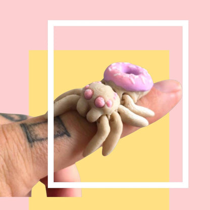 Doughnut Spider – 3D Printed Cute Spider Figurine with Donut Body – Kawaii Creepy-Cute Desk Toy – Funny Gift for Spider Lovers & Collectors
